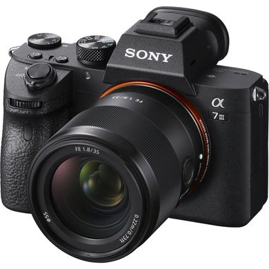 Объектив Sony FE 35 mm F1.8 (SEL35F18F.SYX)