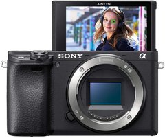 Фотоапарат Sony Alpha a6400 + E 18-135 mm f/3.5-5.6 OSS (ILCE6400MB.CEC)